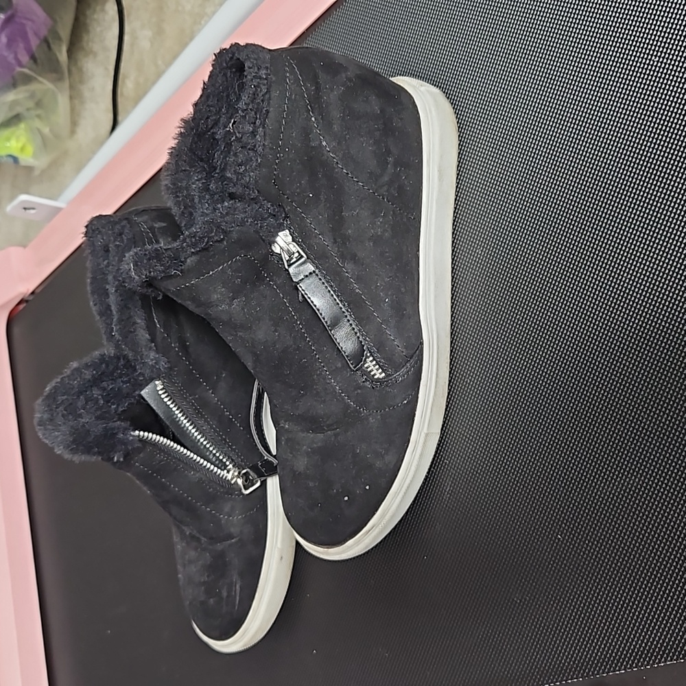 Madden Girl Piper Women's Size 7.5 Black Hidden Wedge Faux Fur Trim Sneakers